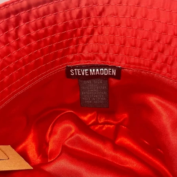 Steve Madden Vibrant Red Bucket Hat NWT One Size - Picture 2 of 3